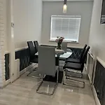 3 Bedrooms Birmingham Escape