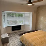 3 Bedrooms Birmingham Escape